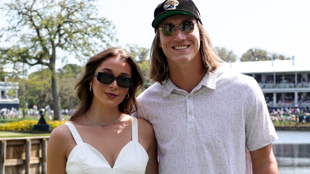 marissa lawrence stood on a table while trevor lawrence scored game winning touchdown