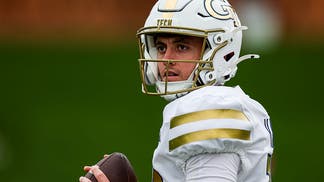 Haynes King of Georgia Tech throwing football