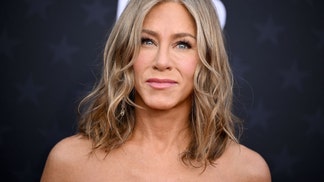 Jennifer Aniston has America sweating