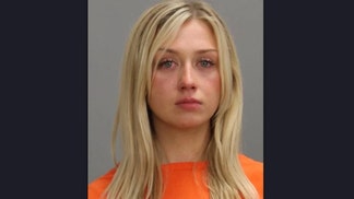 Megan Davis sets record straight on fake breadstick throwing Olive Garden waitress story