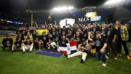 Milwaukee Brewers hold up 'L' flag after eliminating Cubs