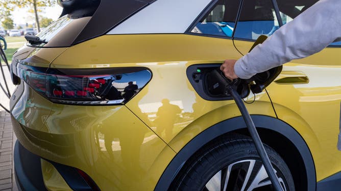 EV Charging Nightmare: Elderly Couple’s VW Gets Stuck Behind Walmart