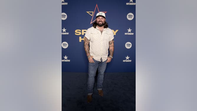 Country Star Posts Mysterious Duck Hunting Video, Sparks Intrigue: WATCH