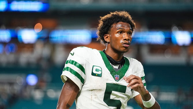 Jets WR Proves He’s a Born Leader, Sticks Strong To His Miserable Team