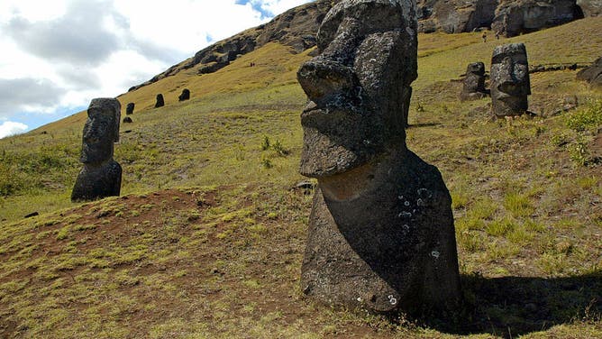 Scientists Solve Easter Island Statue Mystery: Turns Out We’ve All Used The Same Trick At Home