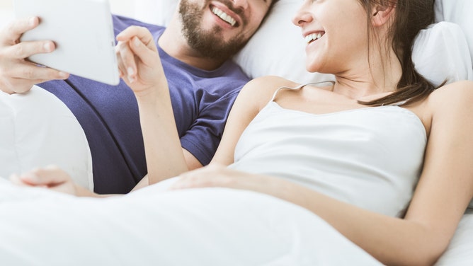A Neighborly 'Netflix & Chill' Night Doesn’t Have To Be Awkward Just Because Your Neighbor Has A Boyfriend