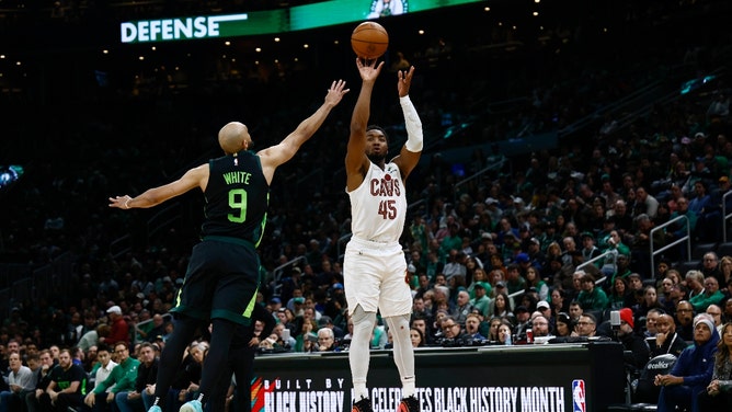 Cleveland Cavaliers SG Donovan Mitchell shoots over Boston Celtics SG Derrick White at TD Garden. (Photo credit: Winslow Townson-Imagn Images)

