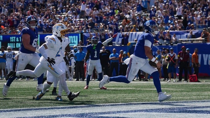 New York Giants QB Jaxson Dart runs for a touchdown vs. the Los Angeles Chargers at MetLife Stadium in NFL Week 4. (Photo credit: Yannick Peterhans-USA TODAY NETWORK via Imagn Images)