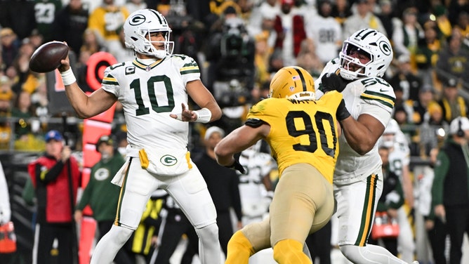 Green Bay Packers QB Jordan Love stands in the pocket vs. the Pittsburgh Steelers at Acrisure Stadium. (Photo Credit: Barry Reeger-Imagn Images)