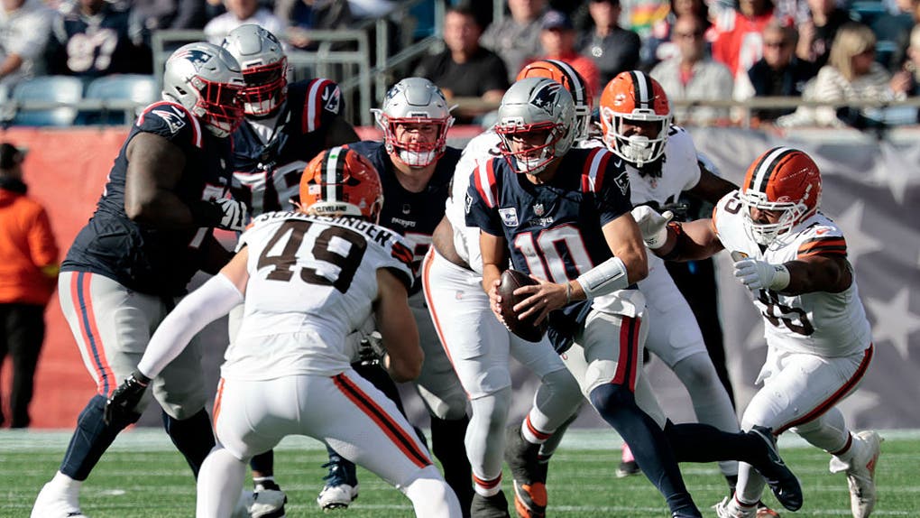Carson Schwesinger and Myles Garrett are the lone bright spots in a dark season for the Cleveland Browns.