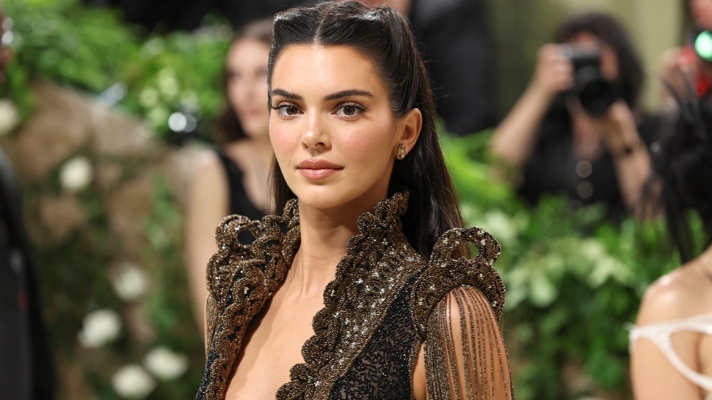 kendall jenner naked for 30th birthday