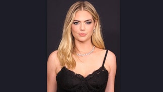 kate upton sports illustrated swimsuit legend