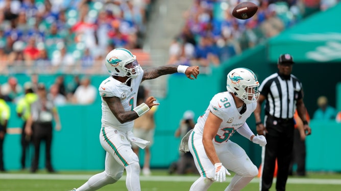 Miami Dolphins QB Tua Tagovailoa throws a pass vs. the Buffalo Bills at Hard Rock Stadium in Florida. (Photo credit: Sam Navarro-Imagn Images)
