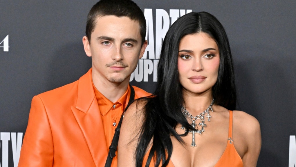 Kylie Jenner boobs red carpet Timothée Chalamet Marty Supreme premiere