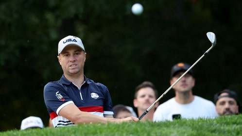 Justin Thomas chipping