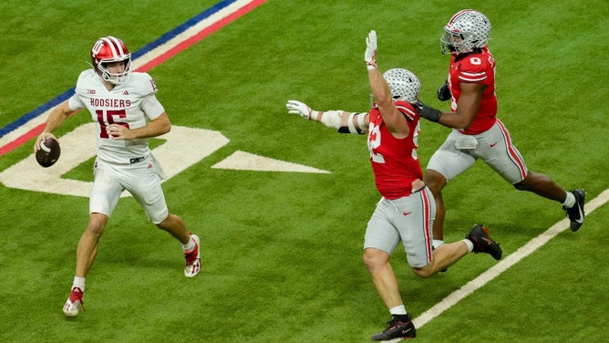 Indiana Hoosiers QB Fernando Mendoza throwing under pressure vs. the Ohio State Buckeyes during the 2025 Big Ten Championship at Lucas Oil Stadium in Indianapolis. (Photo credit: Grace Smith/IndyStar-USA TODAY NETWORK via Imagn Images)