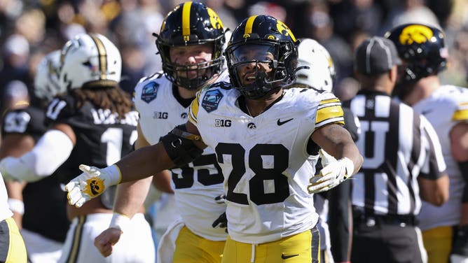 Iowa Hawkeyes players celebrate against the Vanderbilt Commodores