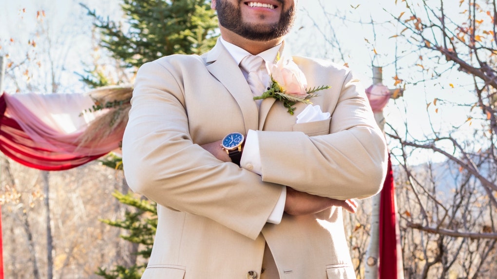 cringeworthy groom entrance at wedding goes viral
