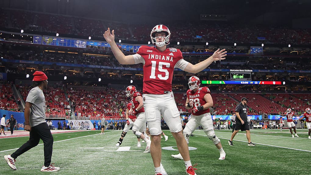 Hoosiers Redefine CFP Travel: Indiana Fans Pack Rose, Peach Bowl. Yes, Miami Was Praying For Crimson Invasion