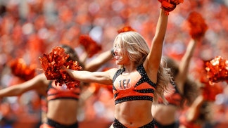 Jake Browning's fiancee Stephanie Niles does what could be her final Bengals fit check