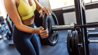 Texas woman arrested for allegedly attacking romantic rival with weighted plate