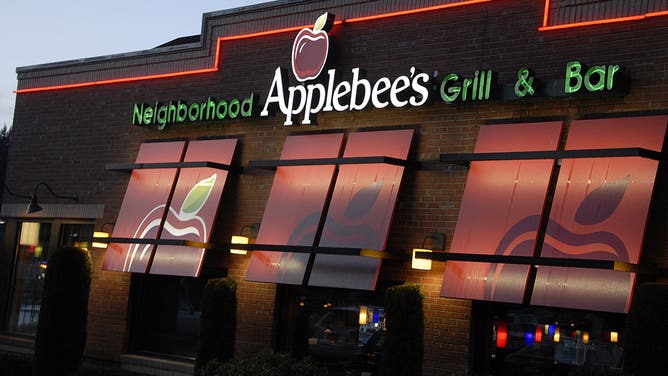 Maryland couple sex in parking lot at Applebee's