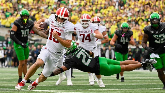 The Indiana Hoosiers play the Oregon Ducks in the Peach Bowl Friday in the 2025-26 College Football Playoff semifinals. (Photo credit: Troy Wayrynen-Imagn Images)