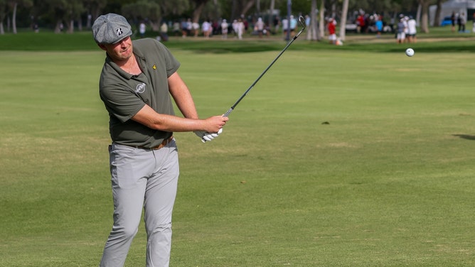 Harry Hall chips onto the 18th green at the 2026 Sony Open at Waialae Country Club. (Photo credit: Marco Garcia-Imagn Images)