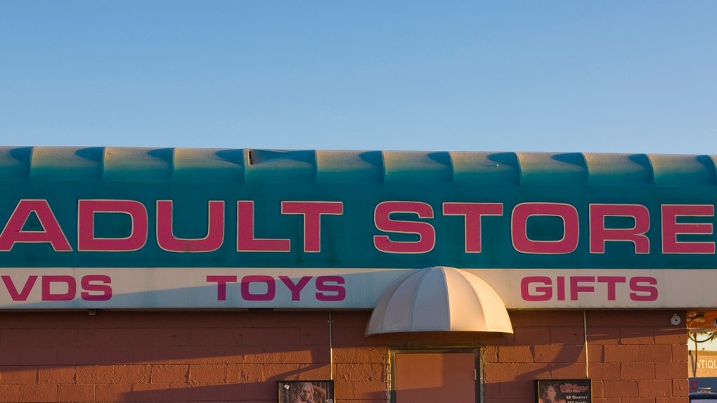 couple arrested after shoplifting at adult store leads to police chase