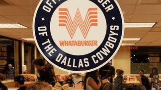 Whataburger manager beats up attacker with trash can