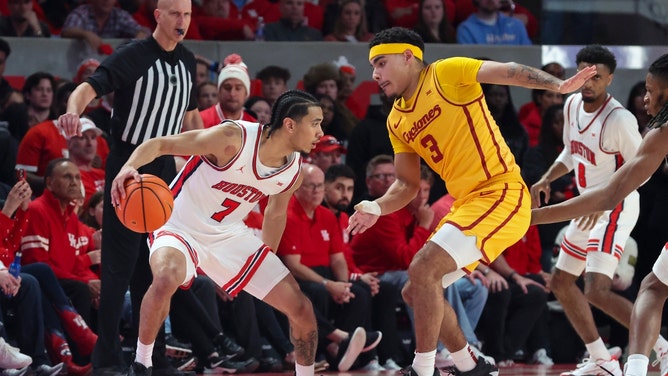 Iowa State Cyclones guard Tamin Lipsey defense Houston Cougars guard Milos Uzan at Fertitta Center in Texas. (Photo credit: Leslie Plaza Johnson/Icon Sportswire)