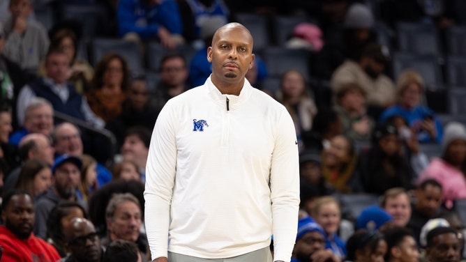 Penny Hardaway, head coach of the Memphis Tigers
