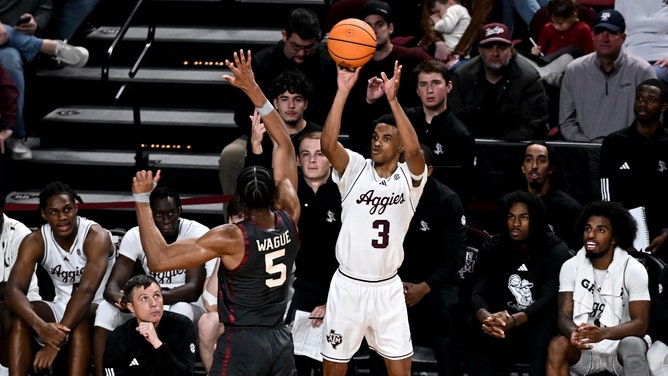 Texas A&M Aggies guard Rylan Griffen shoots a 3-pointer over the Oklahoma Sooners. (Photo Credit: Maria Lysaker-Imagn Images)