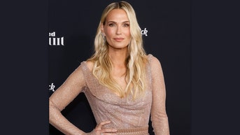 Molly Sims returns for 8th time to SI Swimsuit