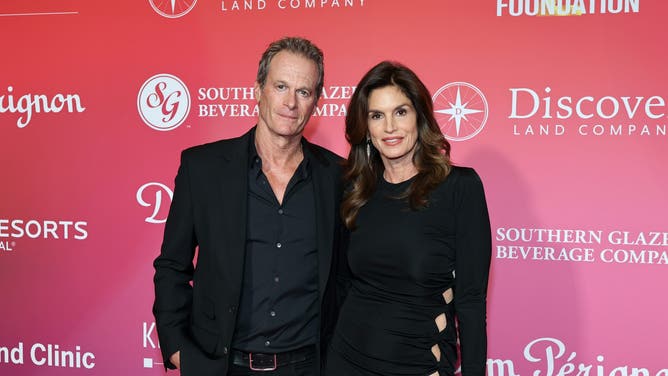 Cindy Crawford dip in the Jacuzzi