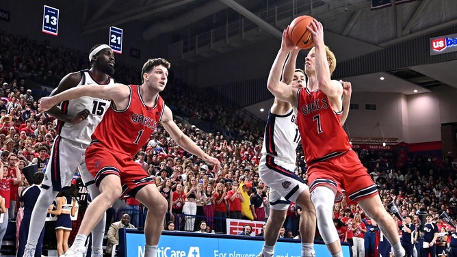 Saint Mary's Gaels guard Joshua Dent gets in the paint against the Gonzaga Bulldogs at McCarthey Athletic Center. (Photo Credit: James Snook-Imagn Images)