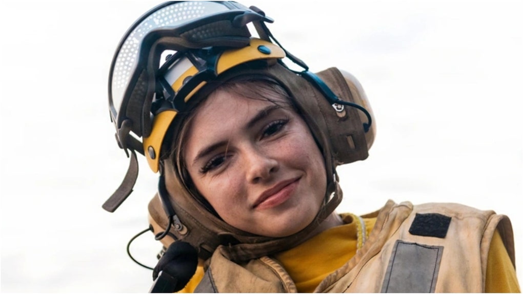 Viral navy sailor U.S. (Marine Corps photo by Lance Cpl. Luke Rodriguez and public domain)