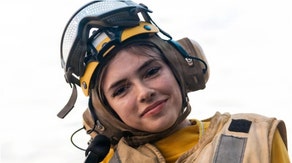 Viral navy sailor U.S. (Marine Corps photo by Lance Cpl. Luke Rodriguez and public domain)