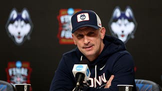 "Get Off Your Phone": Dan Hurley Might Look A Little Crazy, But He's A 'Good Egg' On This Easter Weekend