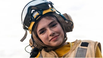 Viral navy sailor U.S. (Marine Corps photo by Lance Cpl. Luke Rodriguez and public domain)